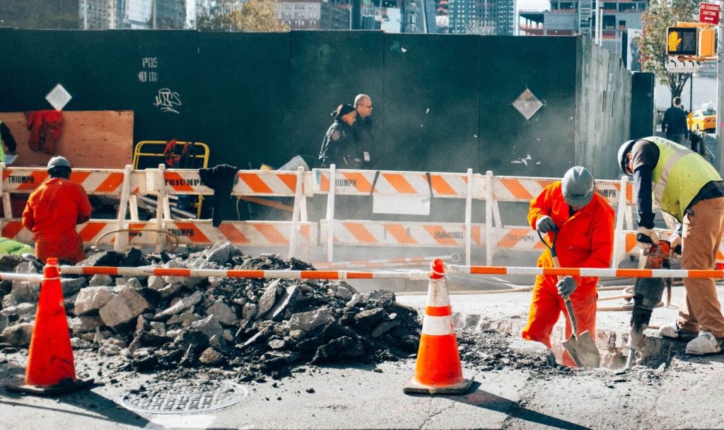 Abbigliamento e scarpe da lavoro estive