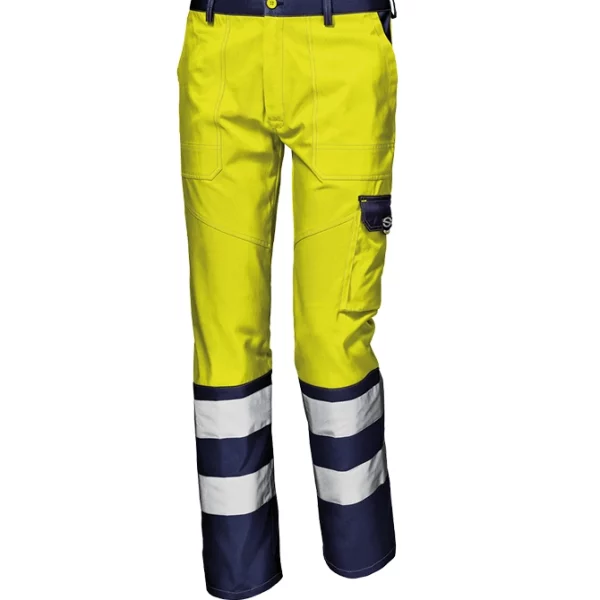 Lavoratore indossa Pantalone Mistral Color Giallo con strisce riflettenti per la sicurezza