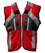 Gilet Croce Rossa Italiana rosso alta visibilità con bande riflettenti argentate, tasche frontali operative e scritta identificativa sul retro.